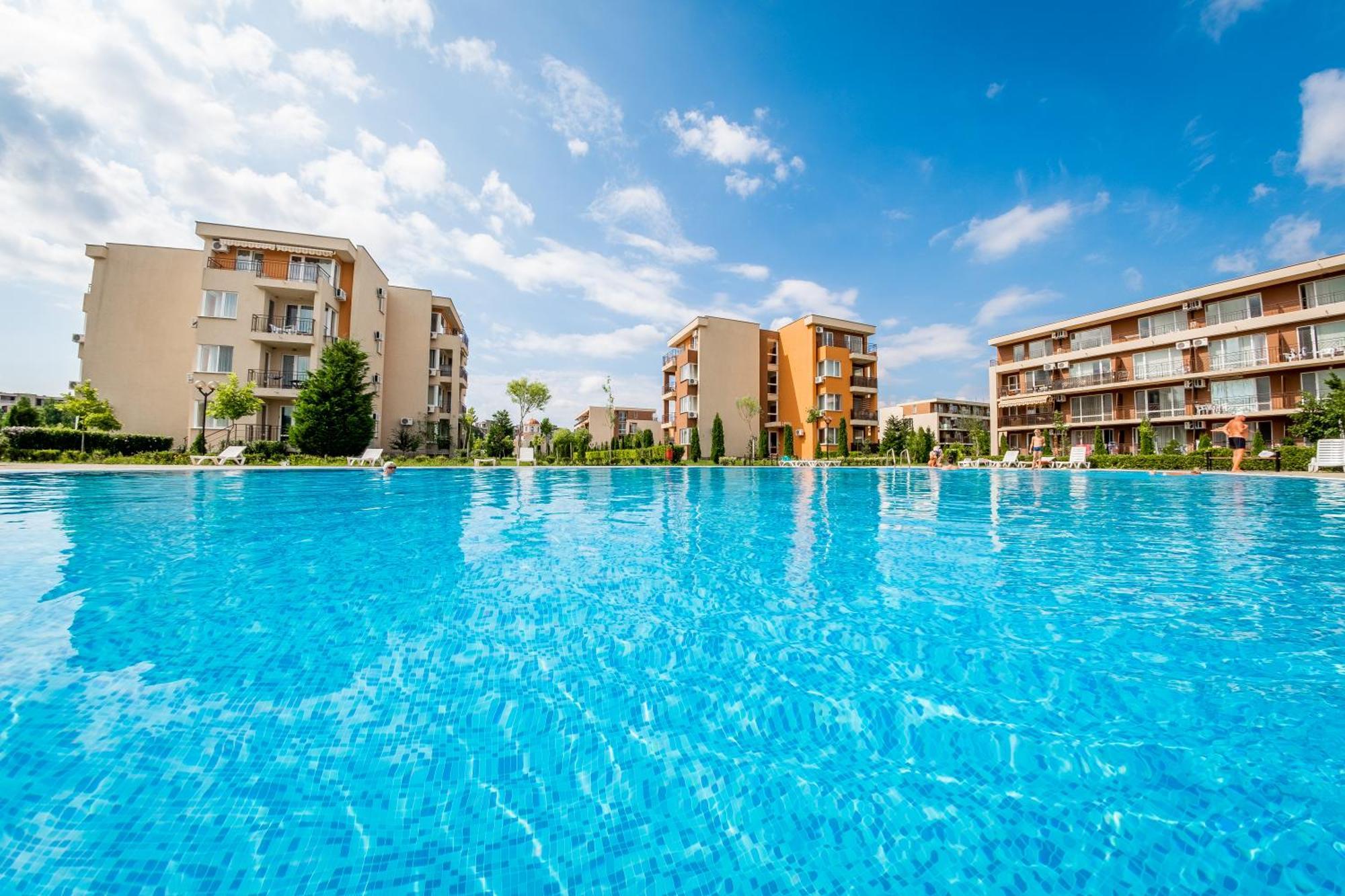 Holiday Garden Resort Sunny Beach Exterior photo